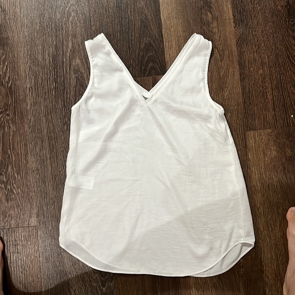 White Banana Republic Cami Blouse - Picture 2 of 3